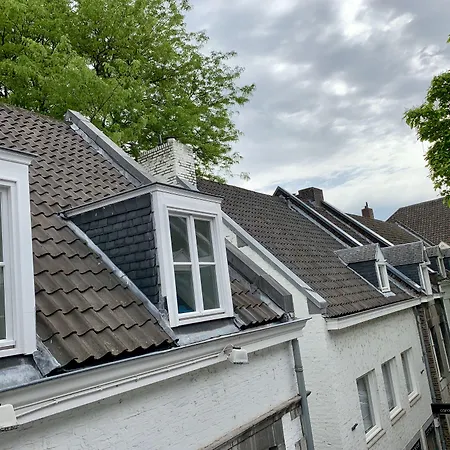 Отель Derlon 4*