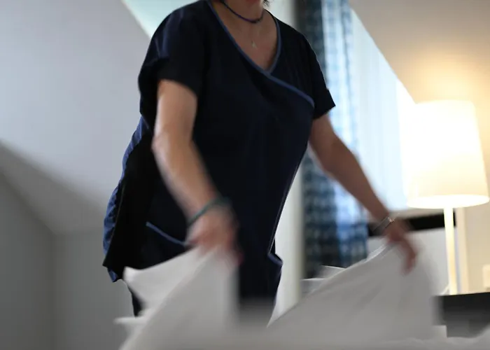 Отель Derlon 4*