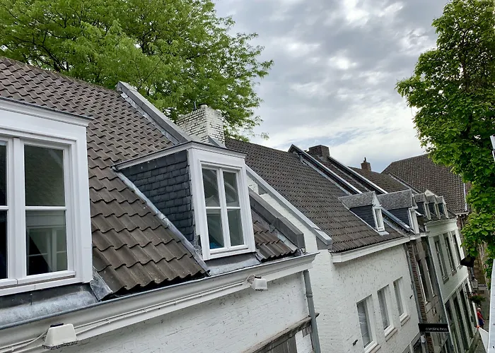 Отель Derlon 4*