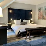 Отель Derlon 4*