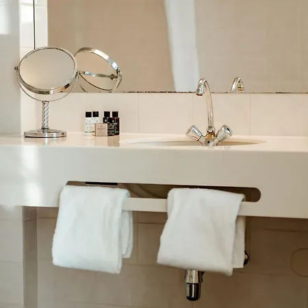 Derlon Hotel 4*